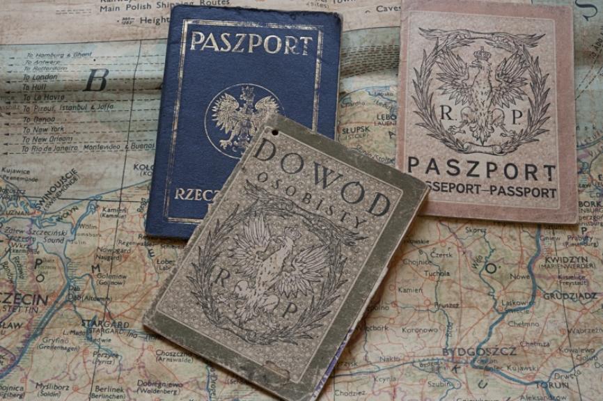 Ilustracja artykułu: Wystawa „Dom w oddali. Polacy na