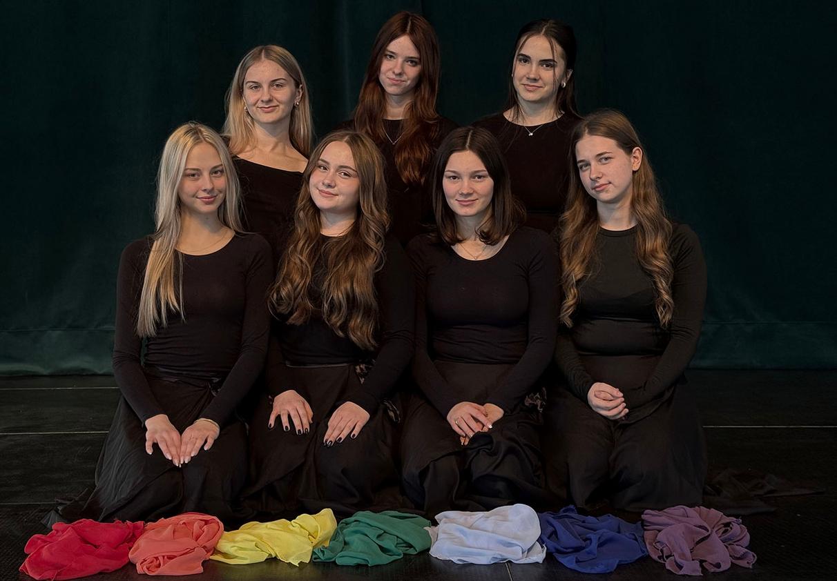 Ilustracja artykułu: „Stań twarzą do słońca” / Teatr