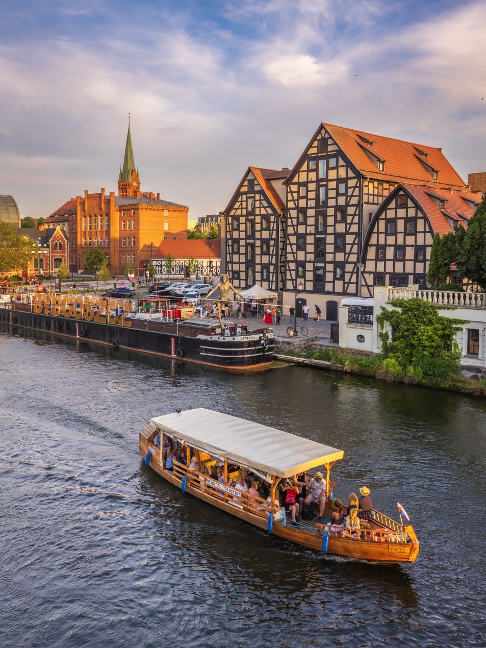 Wiele polskich miast eksponuje silny związek z wodą, ale niewiele potrafi wykorzystać swój potencjał tak, jak Bydgoszcz. fot. Justyna Szelągowska