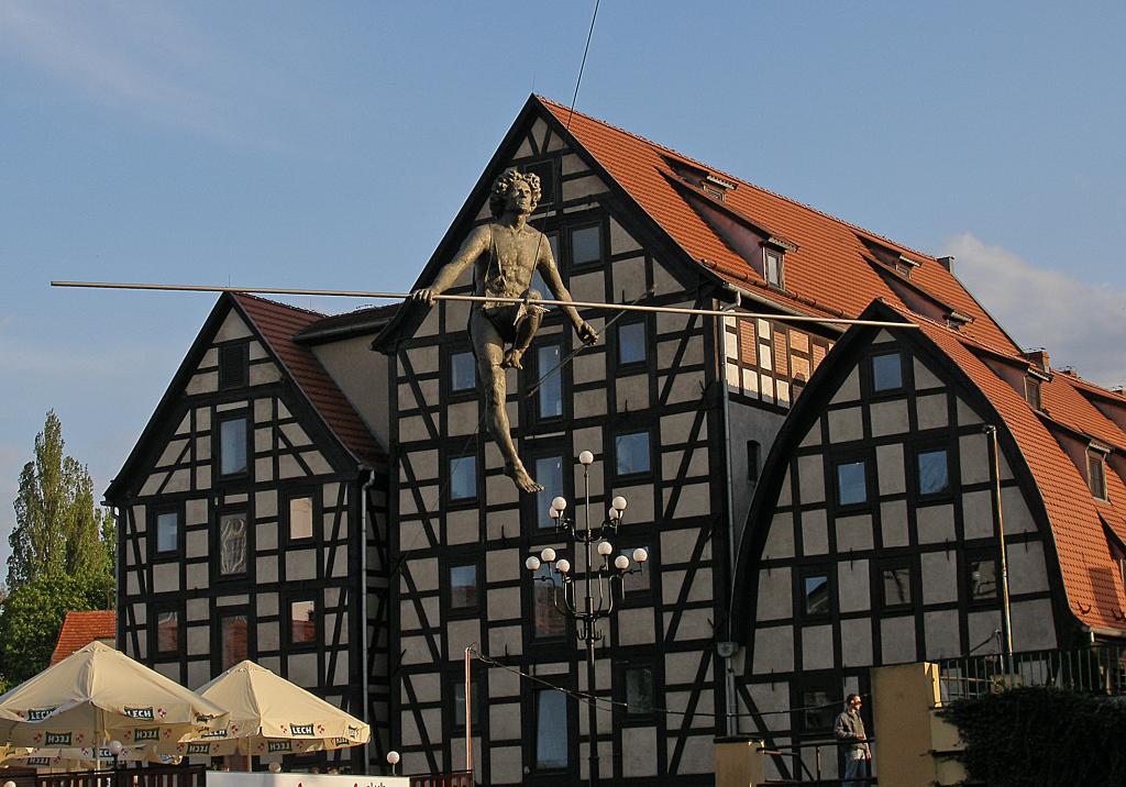 Ilustracja artykułu: Spichrze nad Brdą